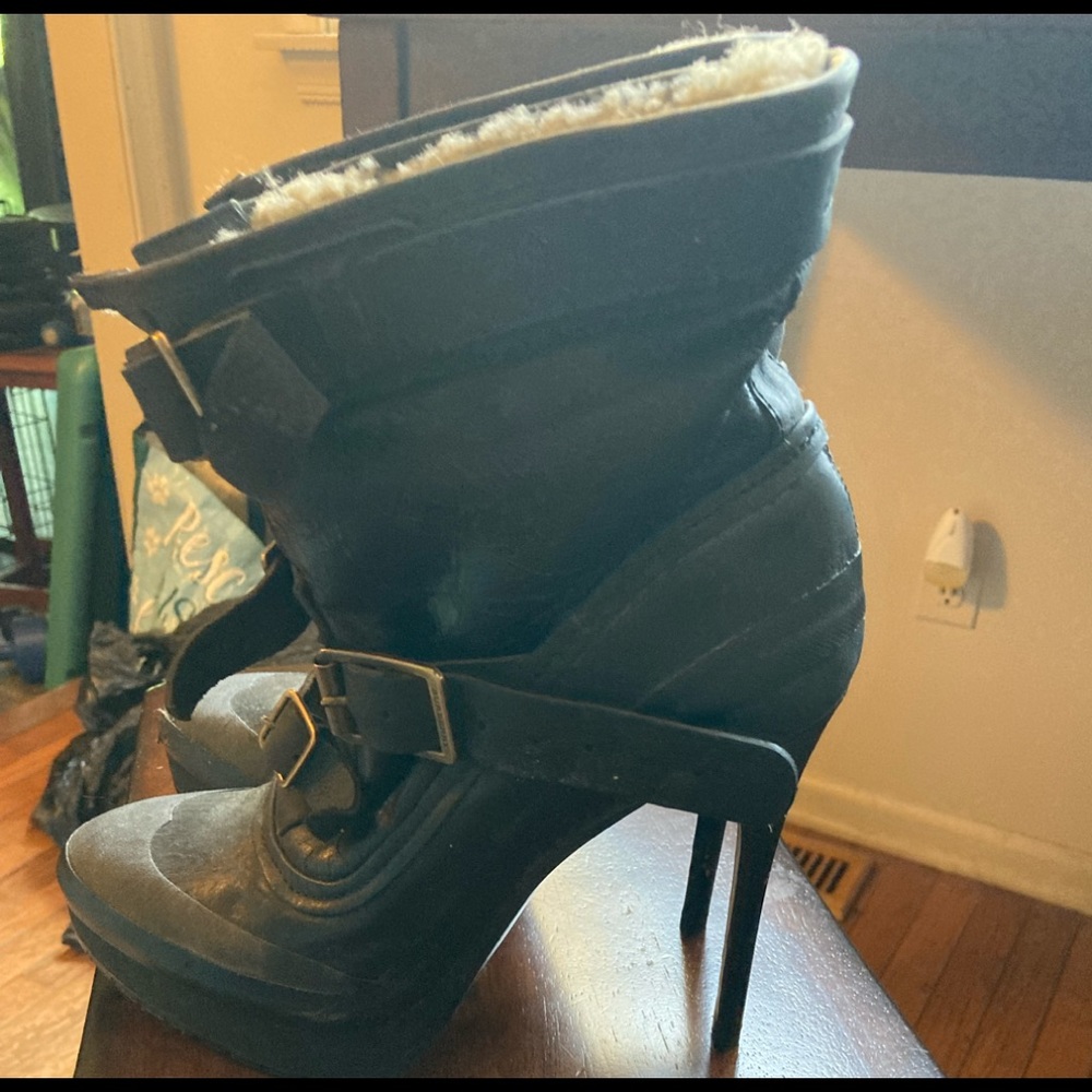 Burberry Prorsum Shearling lined leather boots